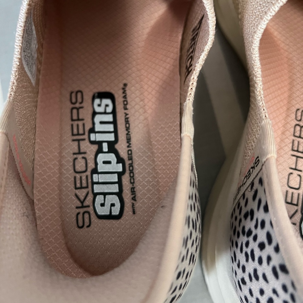 Skechers tan and leporad pattern Knit Slip-Ons - Picture 3 of 8